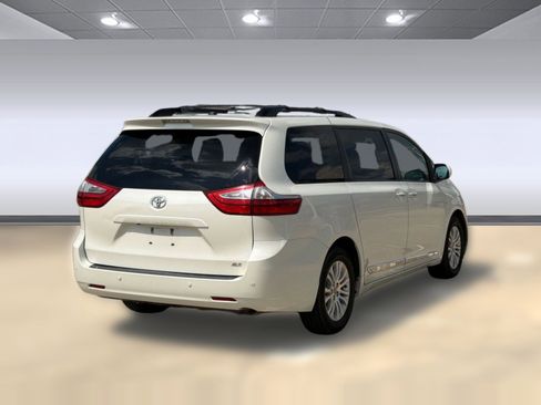 Used 2017 Toyota Sienna XLE w/ XLE Navigation Package FWD image 9