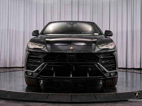 Used 2021 Lamborghini Urus image 2