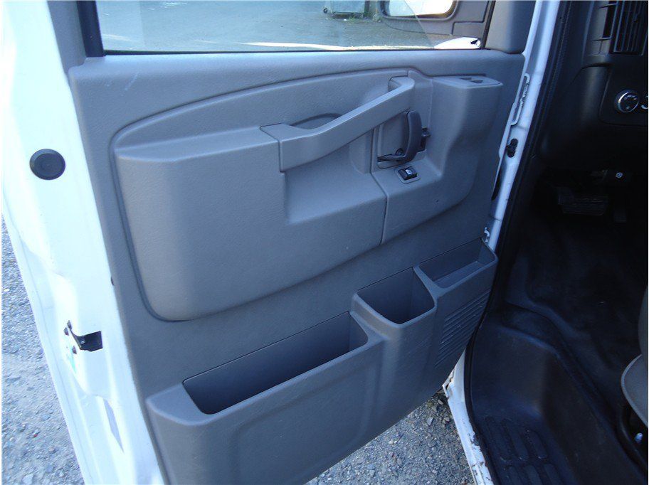 Used 2016 Chevrolet Express 2500 RWD image 11