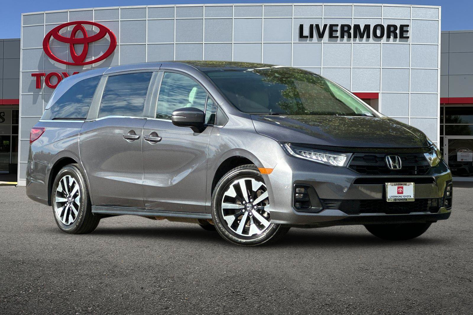 Used 2025 Honda Odyssey EX-L image 2