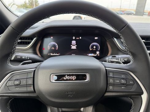 New 2025 Jeep Grand Cherokee L Laredo image 22