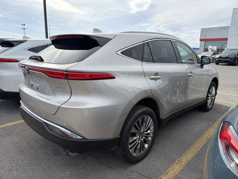 Used 2023 Toyota Venza XLE AWD/4WD image 5