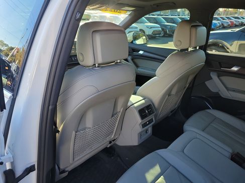 Used 2022 Audi Q5 2.0T Premium w/ Convenience Package image 17
