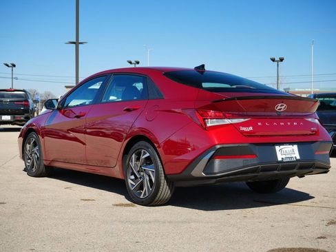 Certified 2025 Hyundai Elantra SEL image 5