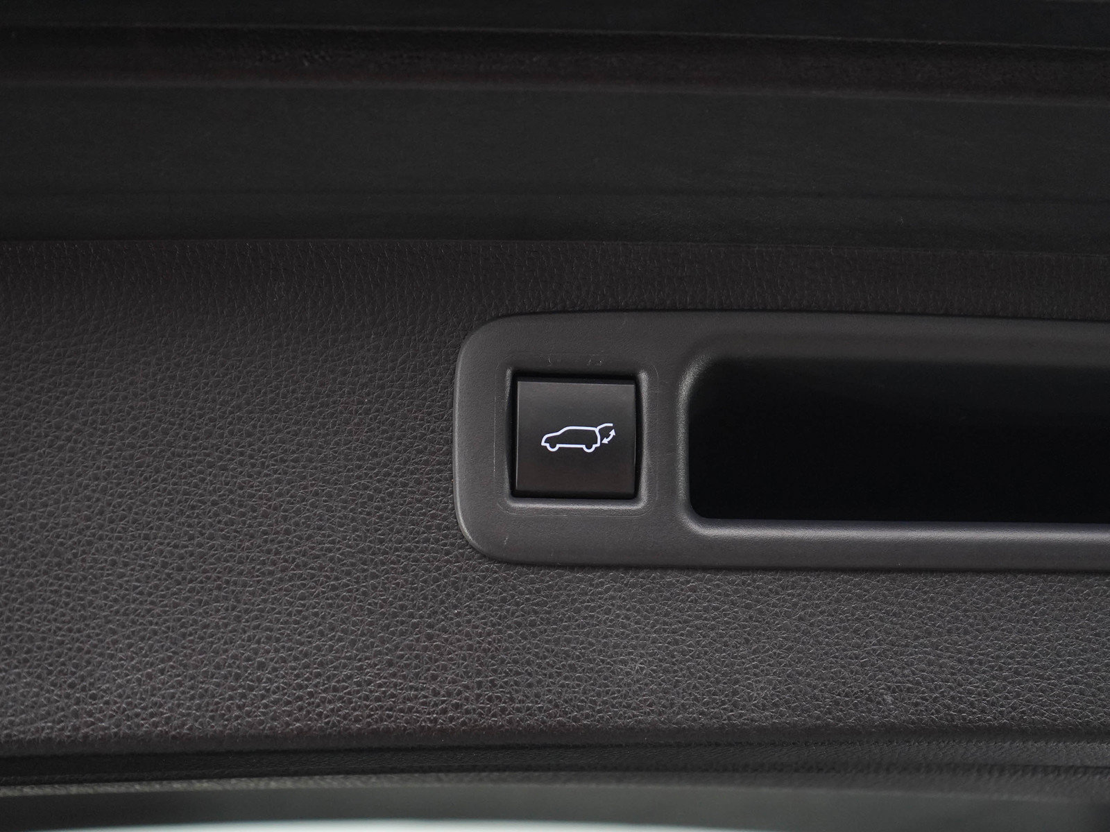 Used 2021 Toyota Highlander XLE AWD/4WD image 18