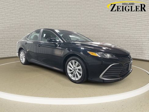 Used 2023 Toyota Camry LE FWD image 3