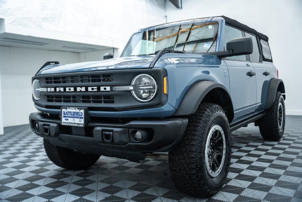 Used 2023 Ford Bronco Black Diamond w/ Sasquatch Package AWD/4WD image 3