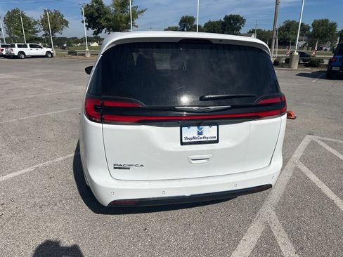 New 2026 Chrysler Pacifica Select image 24