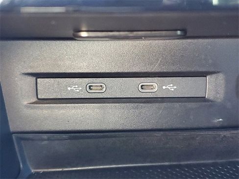 Certified 2025 Volkswagen Taos SE image 25