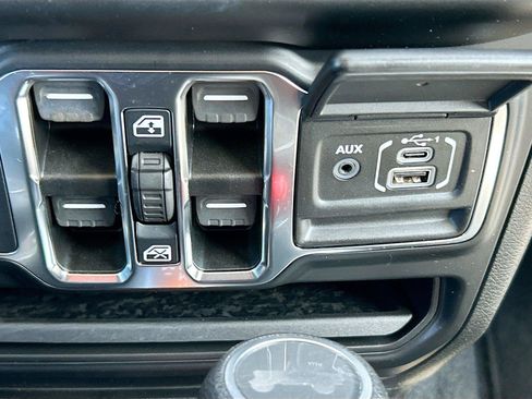 Used 2022 Jeep Wrangler Unlimited Sport AWD/4WD image 28