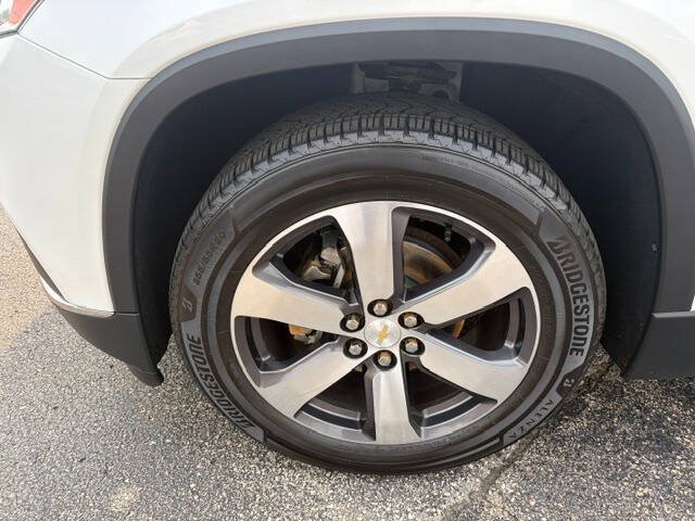 Used 2018 Chevrolet Traverse LT w/ LPO, Black Accent Package AWD/4WD image 19