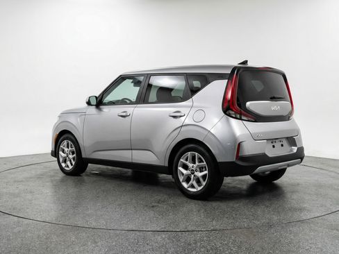 Used 2025 Kia Soul LX w/ LX Technology Package FWD image 6