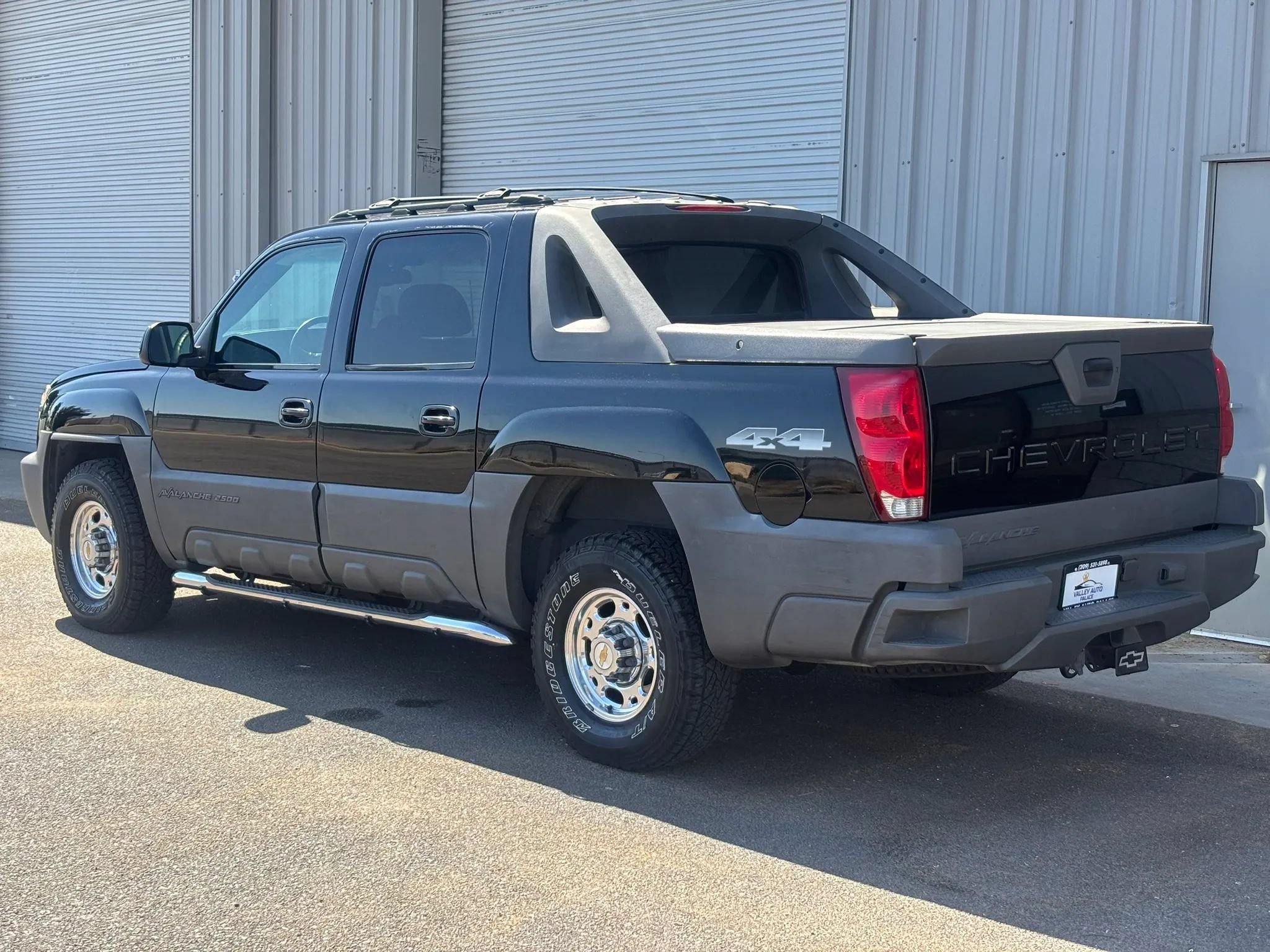 Used 2002 Chevrolet Avalanche 2500 w/ Convenience Pkg AWD/4WD image 6