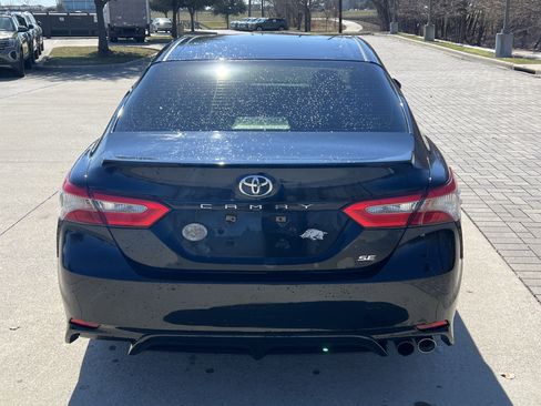 Used 2018 Toyota Camry SE image 9
