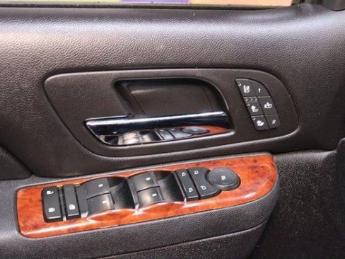 Used 2013 Chevrolet Avalanche LTZ image 18