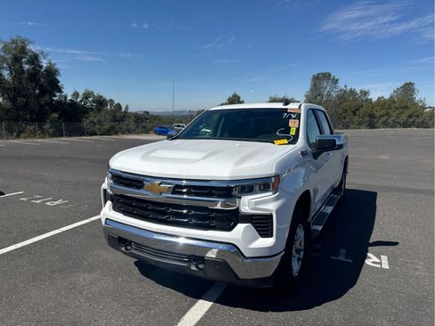 Used 2025 Chevrolet Silverado 1500 LT AWD/4WD image 1