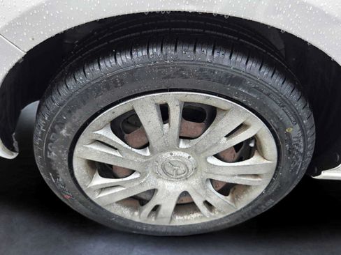 Used 2014 MAZDA MAZDA2 Sport FWD image 7