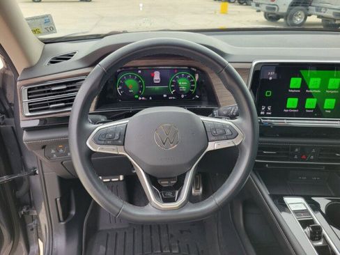 Used 2024 Volkswagen Atlas SEL Premium R-Line image 16