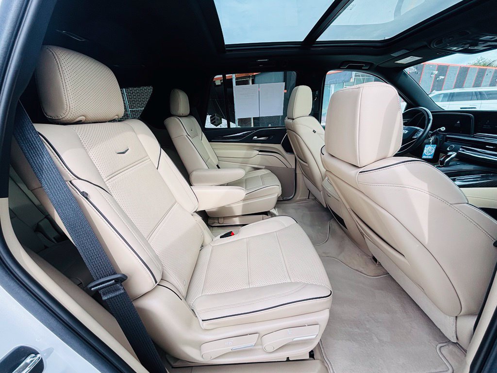 Used 2021 Cadillac Escalade Premium Luxury AWD/4WD image 39