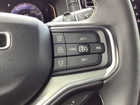 Certified 2024 Jeep Wagoneer Series II image 29