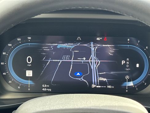 Used 2025 Volvo XC40 B5 Plus image 21