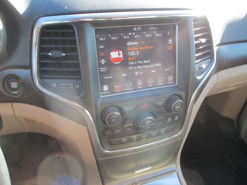 Used 2018 Jeep Grand Cherokee Laredo image 24