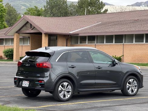 Used 2022 Kia Niro EX FWD image 5