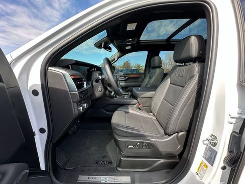 Used 2025 GMC Yukon Denali w/ Sun & Power Step Package image 2