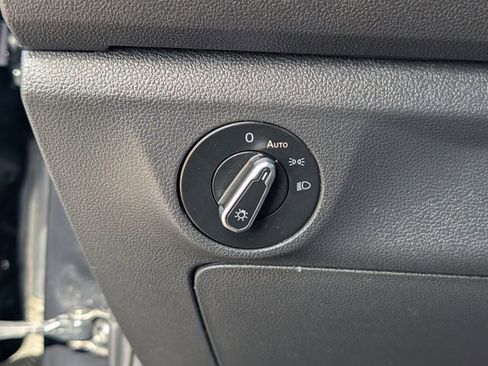 Used 2022 Volkswagen Jetta SE image 19