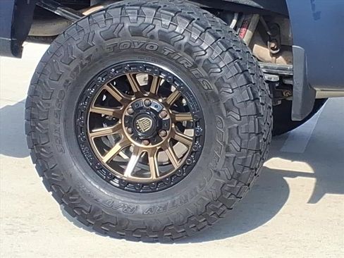 Used 2022 Chevrolet Silverado 1500 LT Trail Boss w/ Convenience Package II image 6