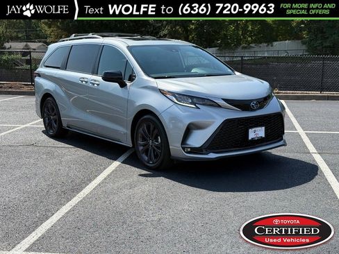 Certified 2021 Toyota Sienna XSE image 1