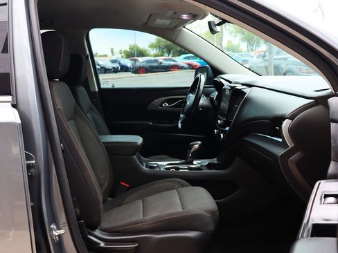 Used 2021 Chevrolet Traverse LT FWD image 32