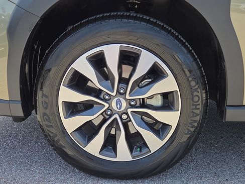 Certified 2025 Subaru Outback Limited AWD/4WD image 9