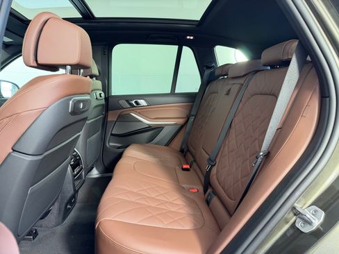 Used 2026 BMW X5 xDrive40i w/ Climate Comfort Package image 14