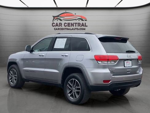 Used 2017 Jeep Grand Cherokee Limited image 3