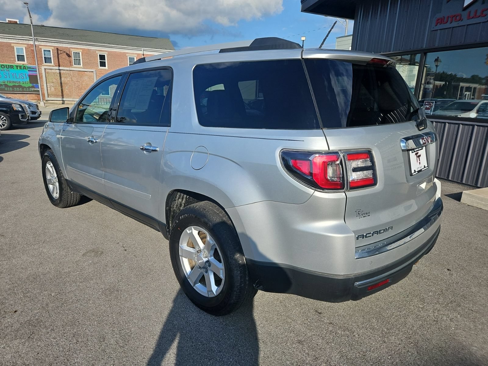 Used 2015 GMC Acadia SLE FWD image 4