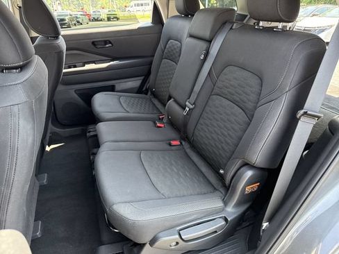 Certified 2025 Nissan Pathfinder SV AWD/4WD image 18