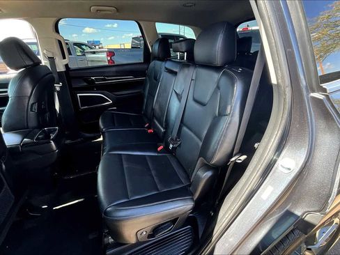 Used 2023 Kia Telluride LX image 37