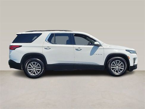 Used 2022 Chevrolet Traverse LT image 4