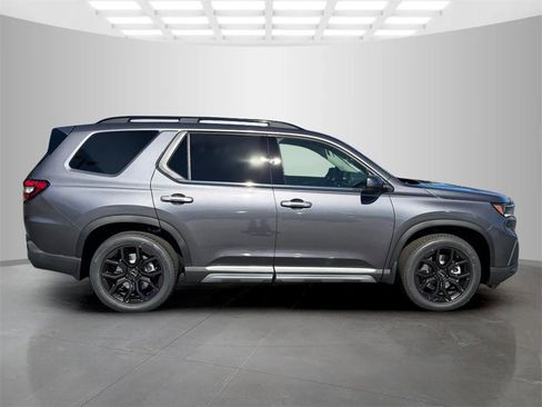 New 2025 Honda Pilot Touring image 6