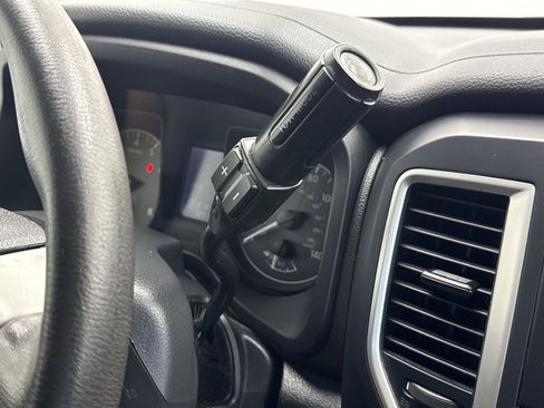 Used 2017 Nissan Titan S image 27