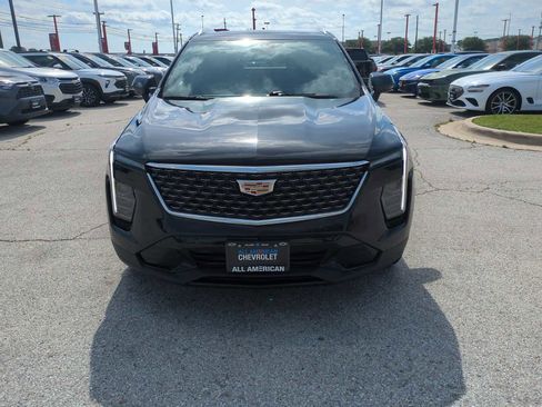 Used 2024 Cadillac XT4 Premium Luxury FWD image 3