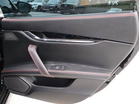 Used 2018 Maserati Quattroporte S Q4 AWD/4WD image 16