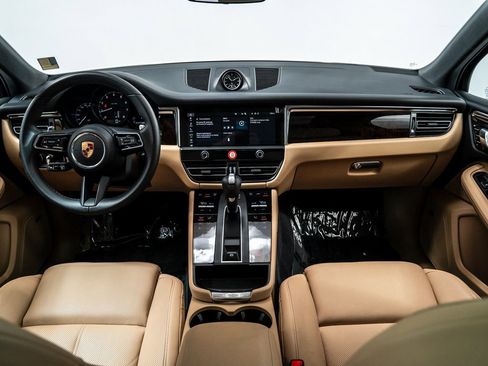 Used 2025 Porsche Macan image 21