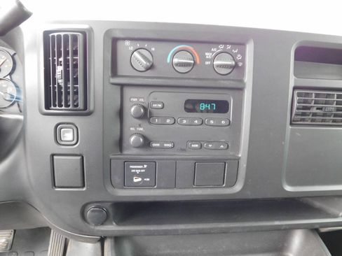 Used 2005 Chevrolet Express 3500 RWD image 10