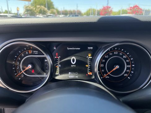 Used 2021 Jeep Gladiator Sport AWD/4WD image 10