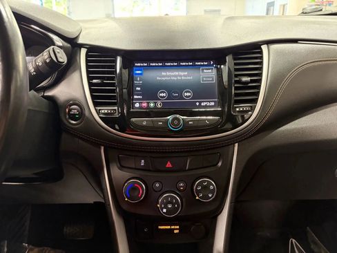Used 2020 Chevrolet Trax LT w/ LT Convenience Package image 39