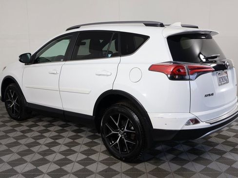 Used 2018 Toyota RAV4 SE image 6
