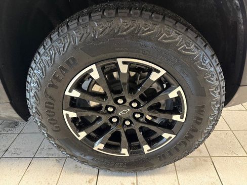 Used 2024 Chevrolet Traverse Z71 w/ Enhanced Driving Package image 9