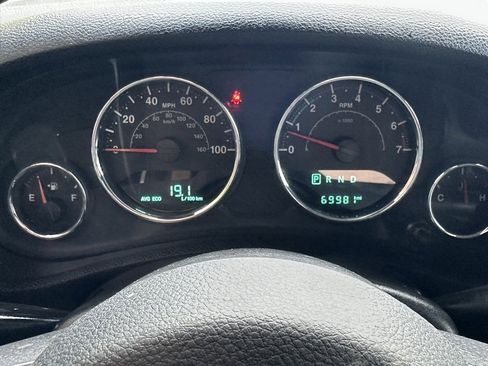 Used 2018 Jeep Wrangler Unlimited Sahara image 10